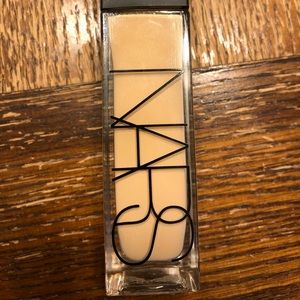 NARS Natural Radiant Longwear Foundation